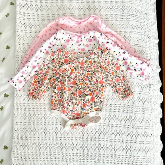 (16) Baby Girl Newborn & 0-3 Months Onesies / Bodysuits Bundle Lot - Picture 6 of 6